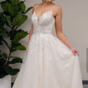 Never worn before Wedding Dress